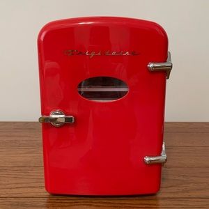 Frigidaire mini portable fridge